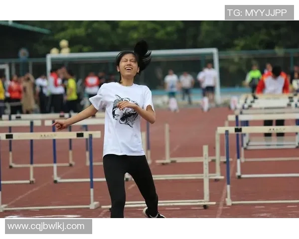 让小姐姐领略足球明星的风采与魅力，感受绿茵场上的激情与梦想