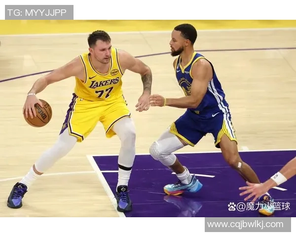 湖人对决火箭精彩回顾：明星球员表现与比赛关键时刻解析